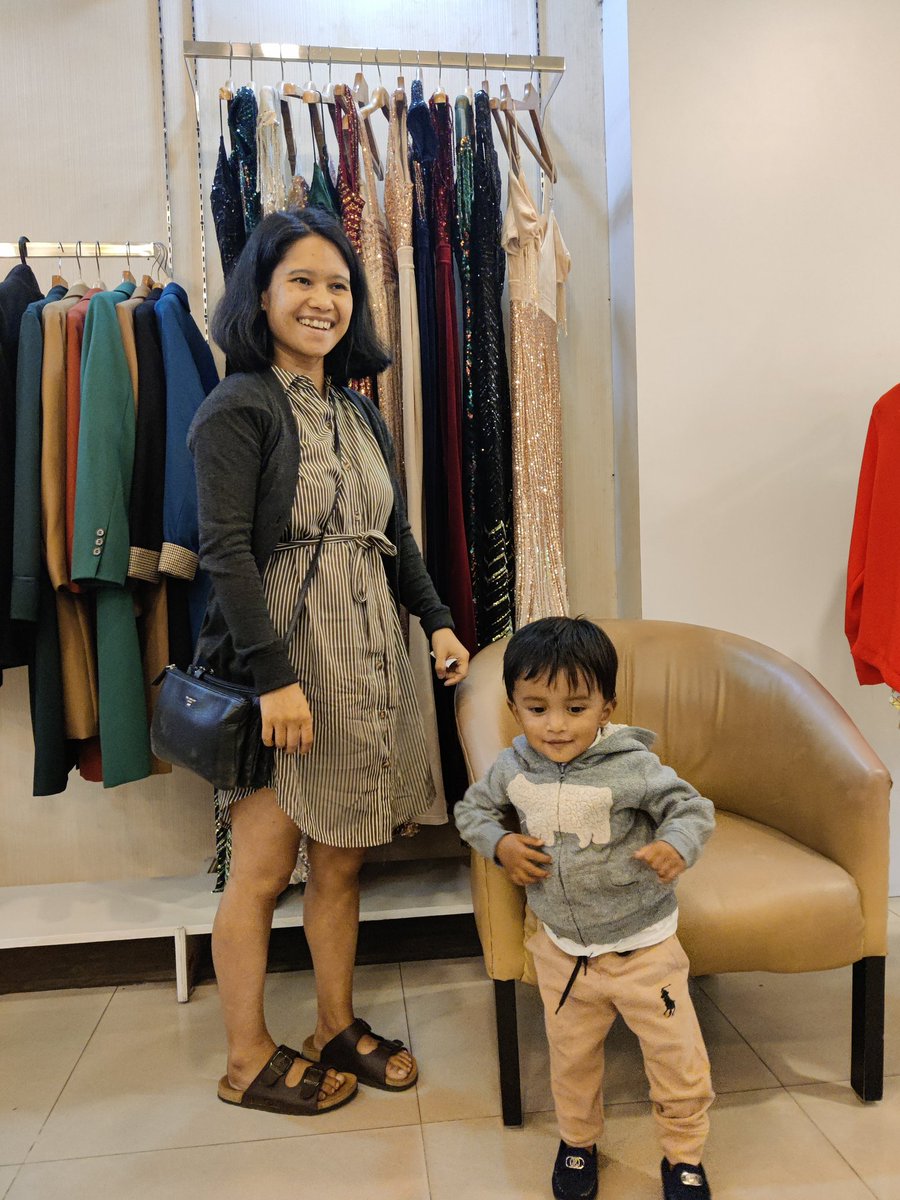 SuhakaniKsoo's tweet photo. Shopping with Aki ❤️ https://t.co/X8Q8m7iYeC