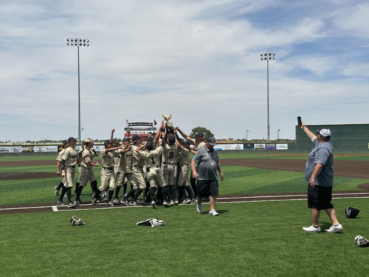 AbileneISDAthl1's tweet photo. Abilene Eagles are Bi-District Champions!!! https://t.co/qlJGi1FhdR