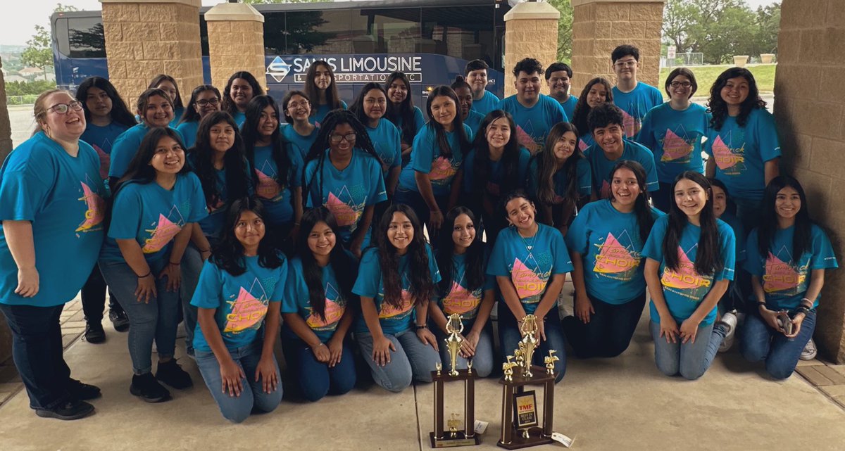 hambrickchoir's tweet photo. Congratulations to the Hambrick Show Choir for winning a Superior trophy as well as Best in Class! We are still waiting to hear back if we have placed! We are enjoying Six Flags now! @HambrickMS_AISD @TorreyConerly @BrickAPVanGils @Mr_Posada_ https://t.co/VvsVfaoJiy