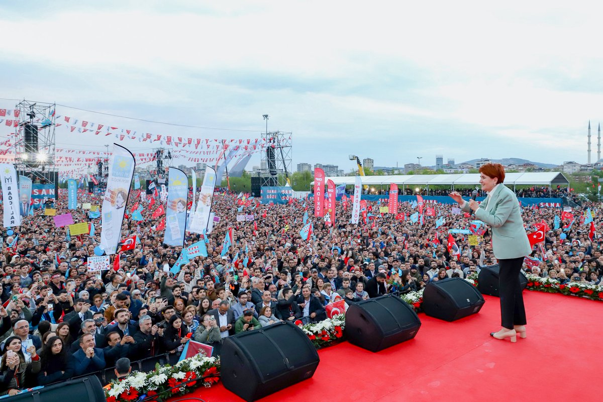 meral_aksener's tweet photo. Aziz İstanbul'umuzda bu harami düzeni helal oylarımızla değiştirmek için bir söz verdik!

Hiç merak etmeyin;
15 Mayıs'ın şafağında yepyeni bir güneş doğacak.

Türkiye Tarih Yazacak!☀️ https://t.co/13TKHOZCeo