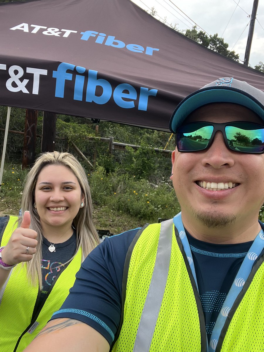 CarrizalesJudy's tweet image. Rain or shine the team at #ATTWestover is out there taking care of new #ATTFiber customers! @rtjaramillo12 #STXFiberFlex