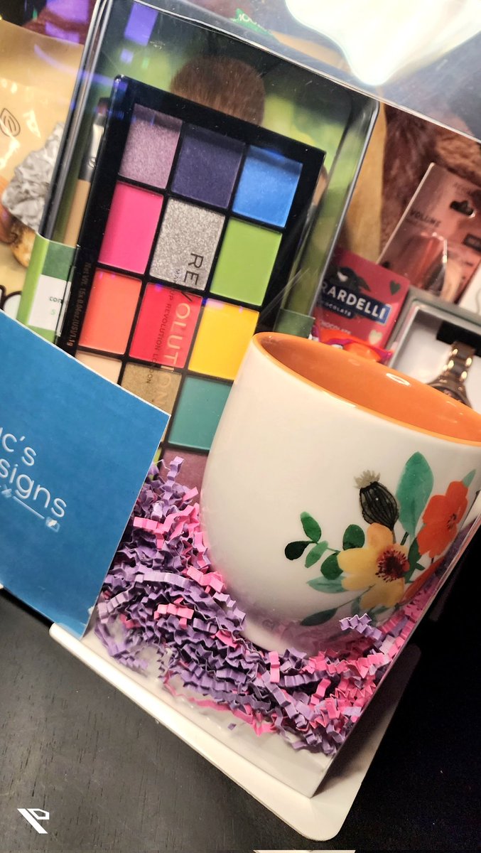 design_pac's tweet photo. Well I can't let the day go by until I introduce you to another sale we have #designers. We present our gift chests. These can be filled with sweets, stuffed animals, flowers, among other things, for that special #mother in your life. Only 3 of these will be for sale. https://t.co/hPFbZxZd55