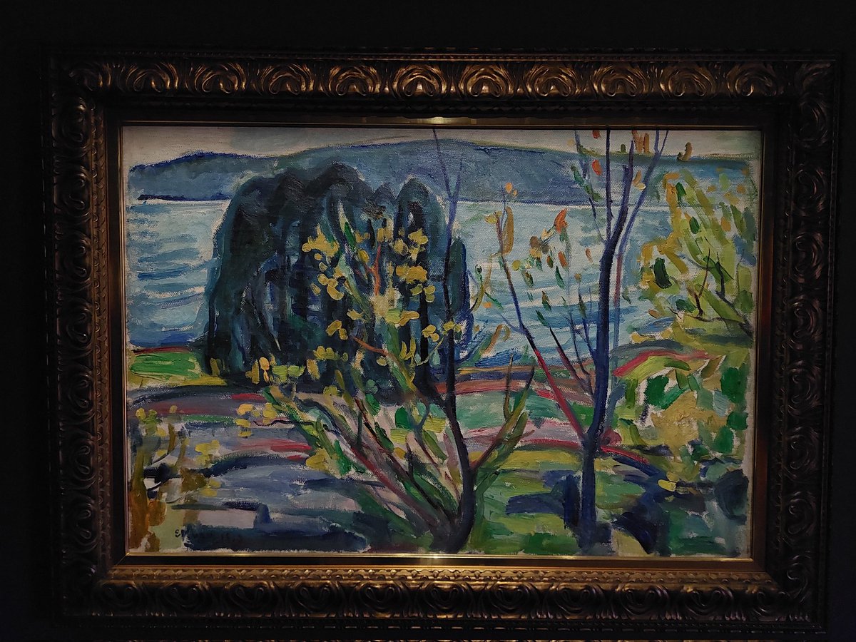 NicolettiStef63's tweet photo. Today , Petter Olsen, owner of the house and passionate collector of #Munch paintings, opened the doors of Nedre #Ramme to a group of friends, to share the results of the 11 years long, meticulous restoration of Munch's house. https://t.co/3eQNXCHgeI
