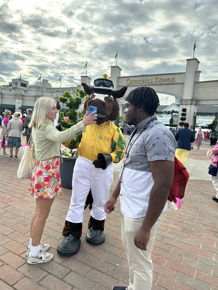 kfreberg's tweet photo. A true holiday out here in Ky - it’s the @KentuckyDerby!
@thebirdsnestlou has been active on social creating content and helping out w/ the red carpet.
#hatchyourpotential 🪺 #kyderby https://t.co/WY7mbgJzN0