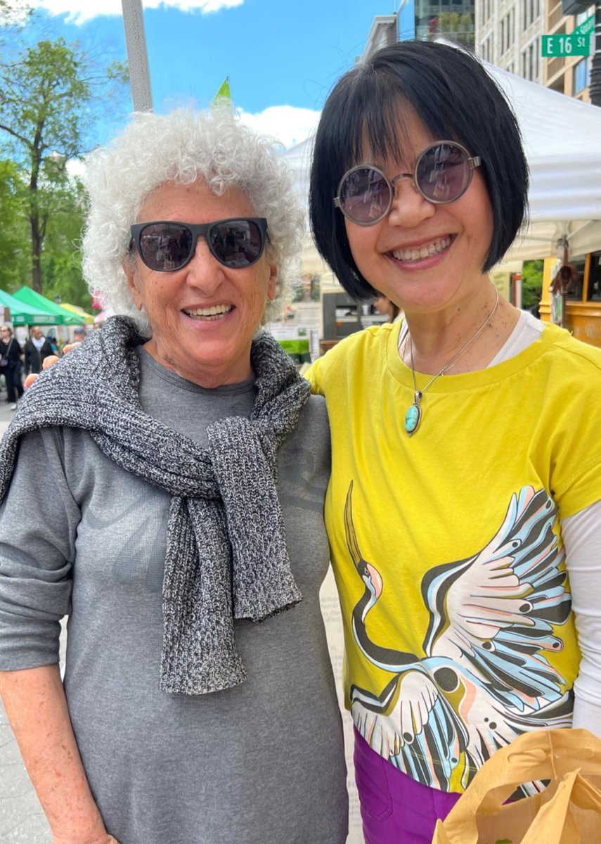 aqnguyen's tweet photo. TY @GrowNYC + @kalnyc for inviting me to sign EGV at the Union Square mkt. So many highs meeting readers and cook. I fangirled when  @marionnestle stopped by. She looked at the book and told the crowd to buy it! Signed copies available at https://t.co/948Ox6Rpls https://t.co/a8UGr4HHsi