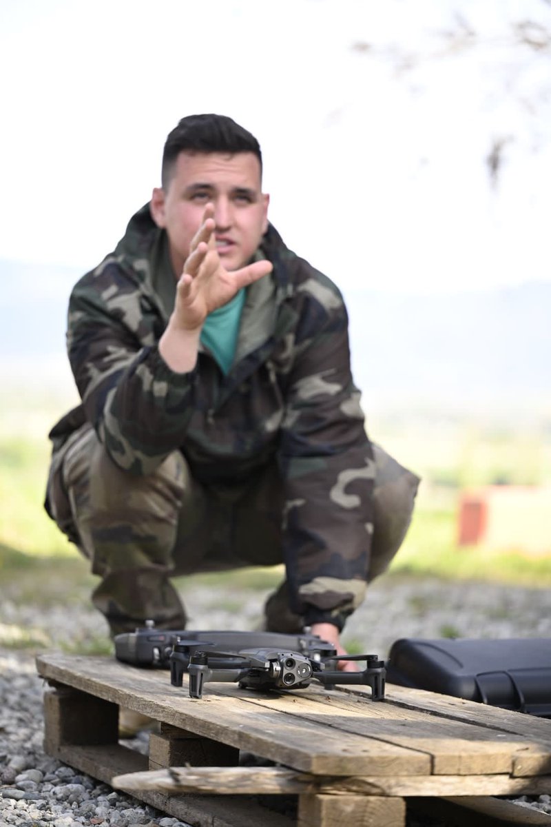 1erSpahis's tweet image. La cavalerie se modernise avec l’acquisition de plus de drones. Déceler l’ennemi en premier pour conserver l’initiative et prendre l’ascendant, cela se travaille en permanence, et garantit la victoire 💪🏻
Bravo aux #Spahis du 3 pour l’extension de leurs savoir-faire