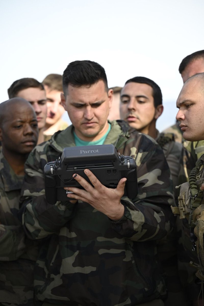 1erSpahis's tweet image. La cavalerie se modernise avec l’acquisition de plus de drones. Déceler l’ennemi en premier pour conserver l’initiative et prendre l’ascendant, cela se travaille en permanence, et garantit la victoire 💪🏻
Bravo aux #Spahis du 3 pour l’extension de leurs savoir-faire