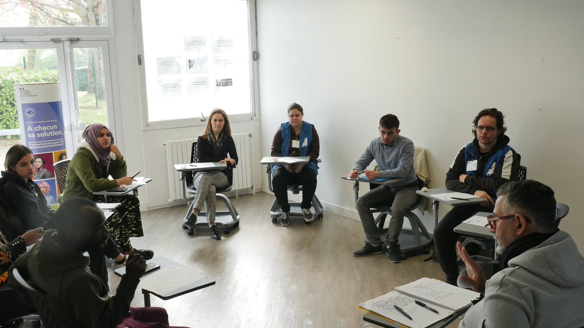 laurencethibau4's tweet photo. C'est aux côtés de @rachidsantaki @delilamhenni @vitalismissionlocale que le @poleemploi_IDF Les Ulis a participé à la réalisation de la Grande Dictée ce 6 mai!4 ateliers menés en amont de cet évènement qui a réuni un public intergénérationnel au rendez-vous!#TousMobilisés https://t.co/KDSHxAsOwq