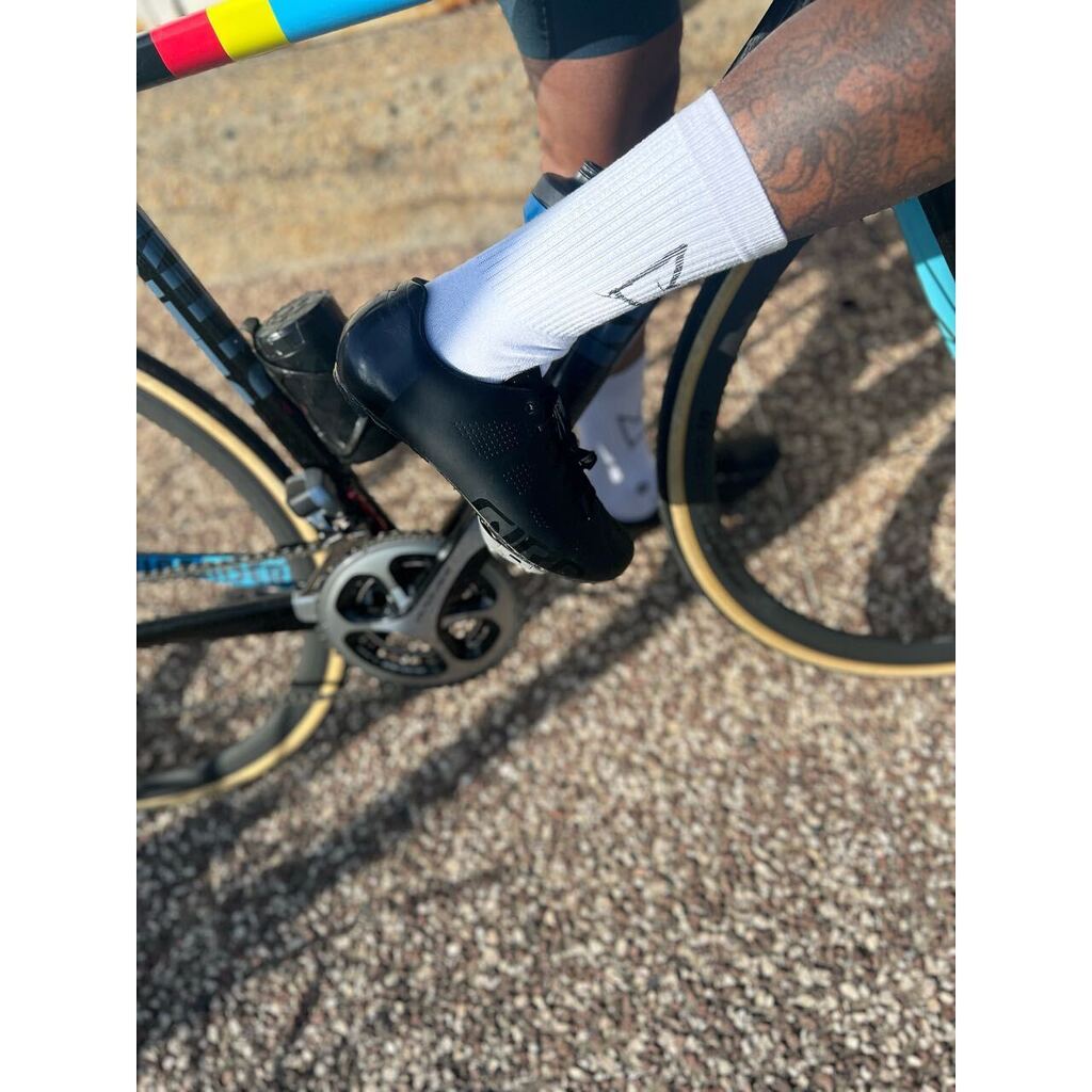 3asyG33's tweet image. Jean-Michel 

#Basquiat #stance #sockdoping #girocyclingshoes #whitesoxblackshoes instagr.am/p/Cr6g8dughza/