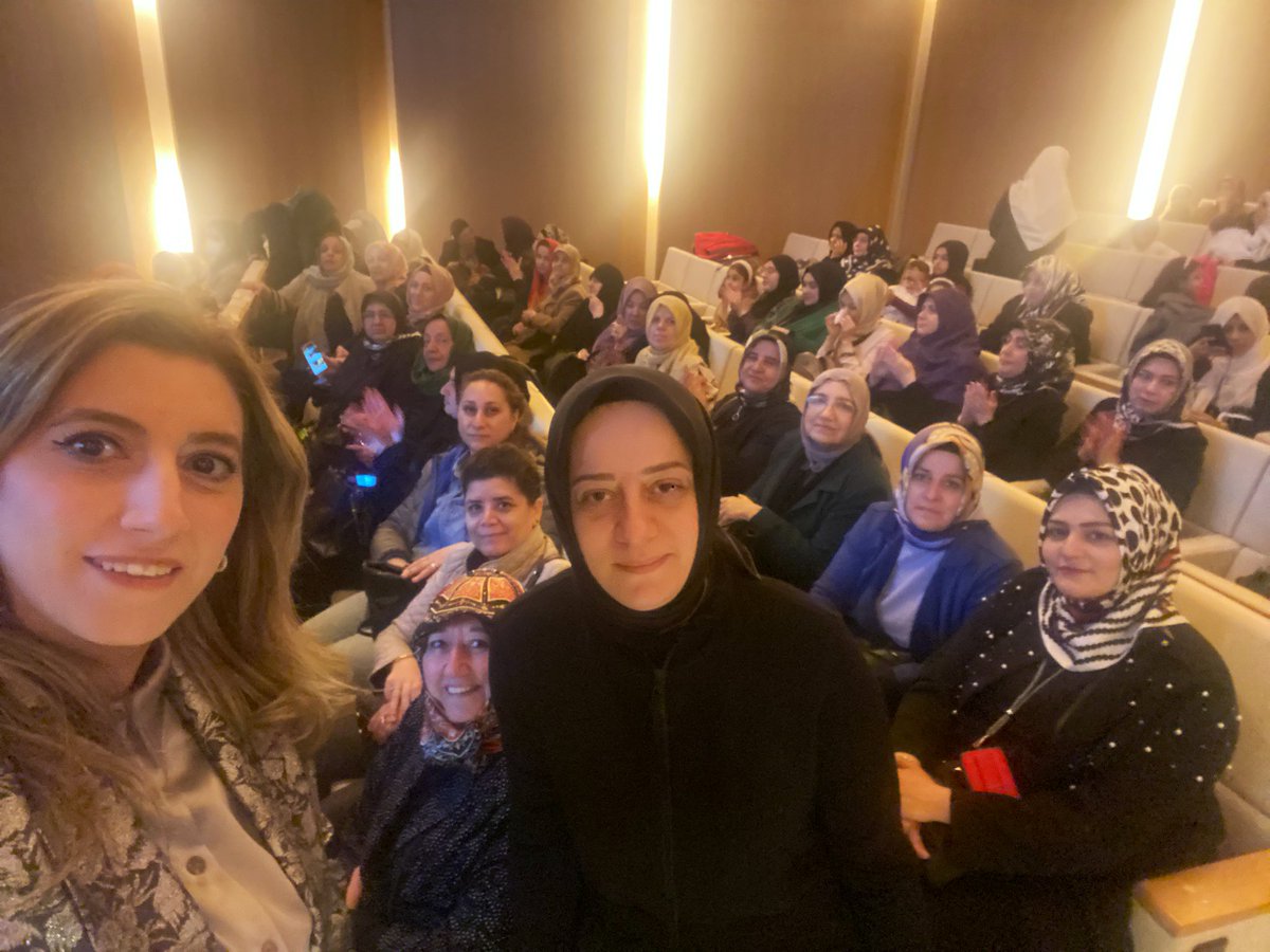 eliflalebilgili's tweet photo. Derneğimiz @iftahakademi hafızlık icazet törenine katılım sağladık. 

Kıymetli konuklarımız; @esraalbayrakkk ,Milletvekili adaylarımız @avbehiyeeker , @drummugulsen , 1.Bölge SKM sorumlumuz @BasgozeElif , Üsküdar Kadın Kolları Başkanımız @maidebukem ve @ZNRSHN’ teşekkür ederiz. https://t.co/8HYvGkQdCv