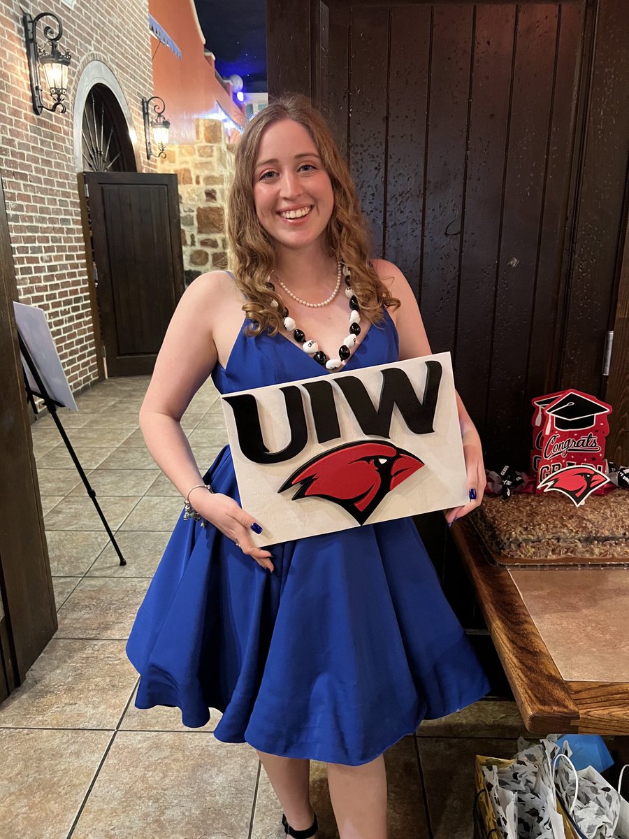 Megan loved her graduation gift. Thanks ⁦⁦<a href="/CutzByJonez/">Fred_Jonez</a>⁩.