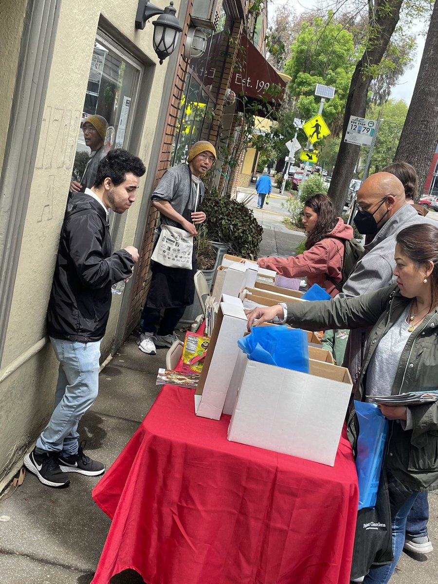 Trippy_Kiddz's tweet photo. Free comic book day! Come try something new or pick up something old! If in #berkeley swing by @FantasticComics #comics #marvel #image #dc #darkhourse https://t.co/HWB9HG427z