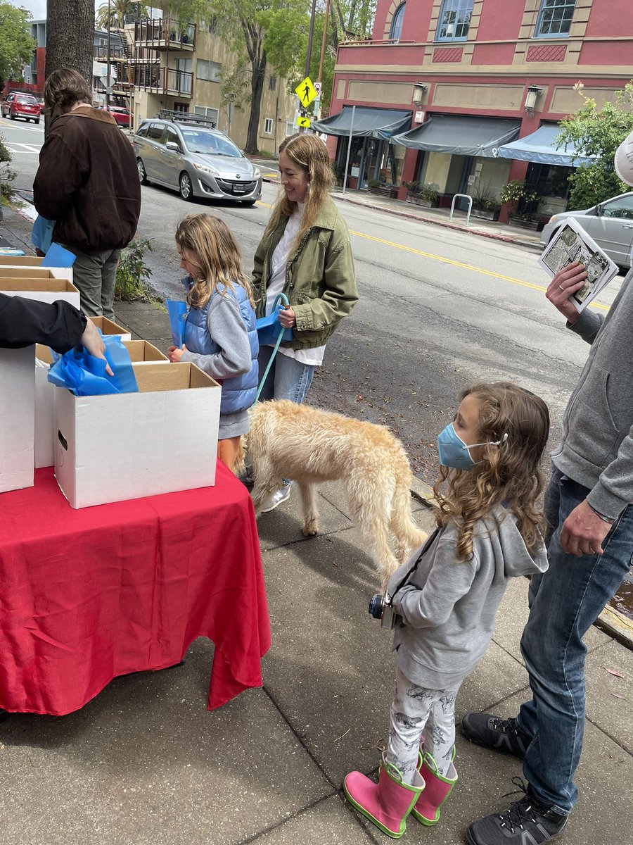 Trippy_Kiddz's tweet photo. Free comic book day! Come try something new or pick up something old! If in #berkeley swing by @FantasticComics #comics #marvel #image #dc #darkhourse https://t.co/HWB9HG427z