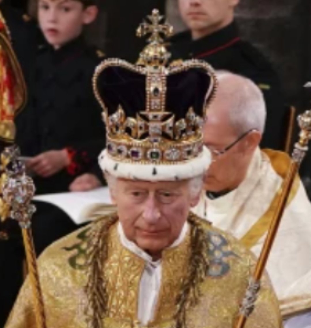 Schluss mit dem woken Qutsch über König und so. Das ist Queen Charles - fertig!