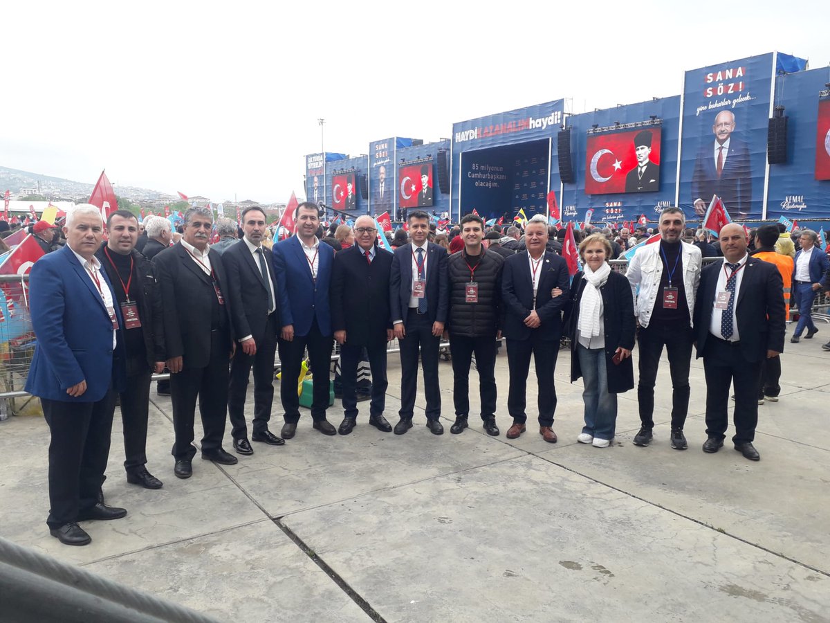 UguravniBasarir's tweet photo. Bugün istanbul bir başka güzeldi...🇹🇷

@Ahmet_Davutoglu

#istanbulmitingi https://t.co/Pe6cHMmlv7