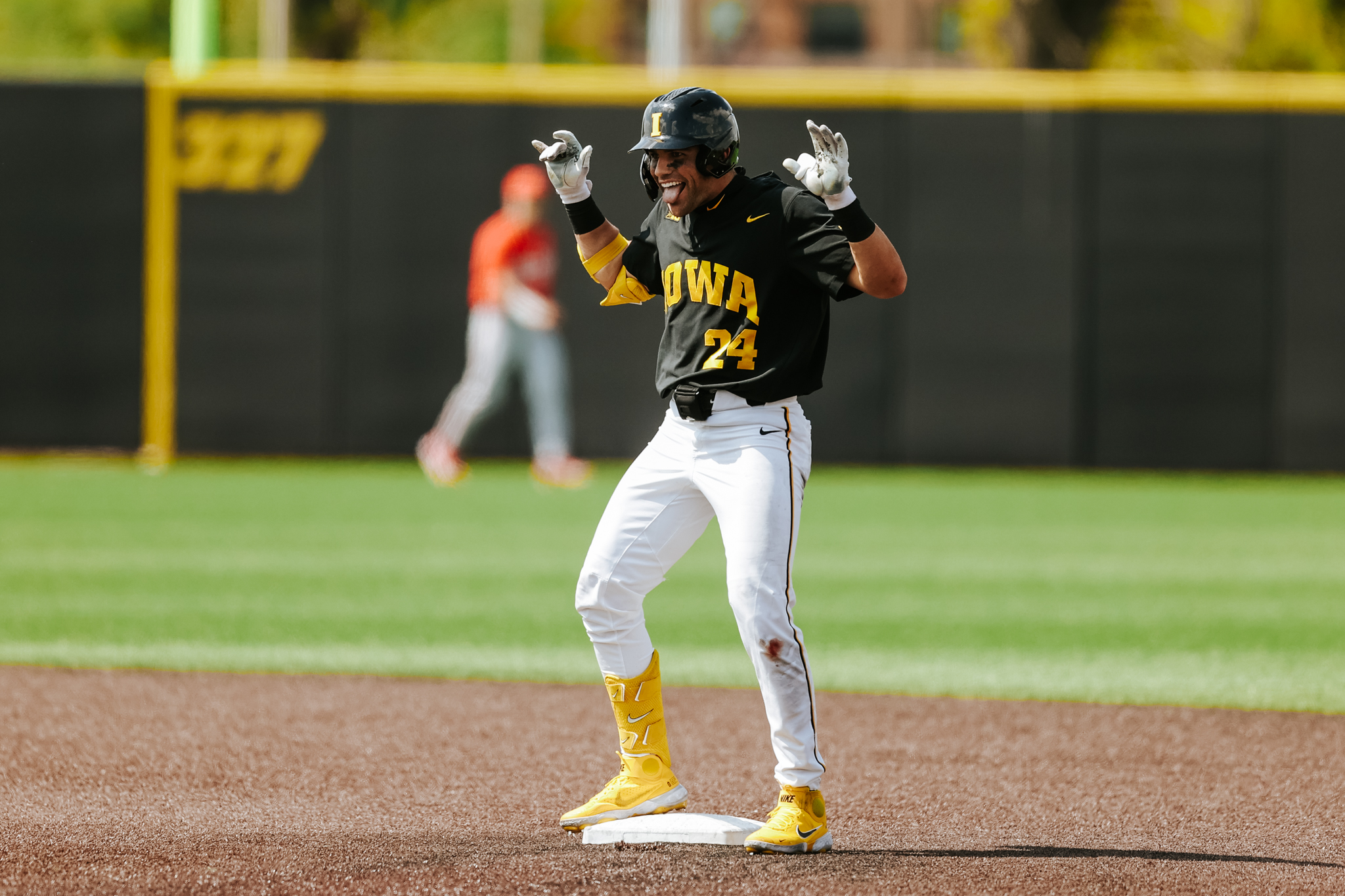 iowa hawkeyes baseball uniforms