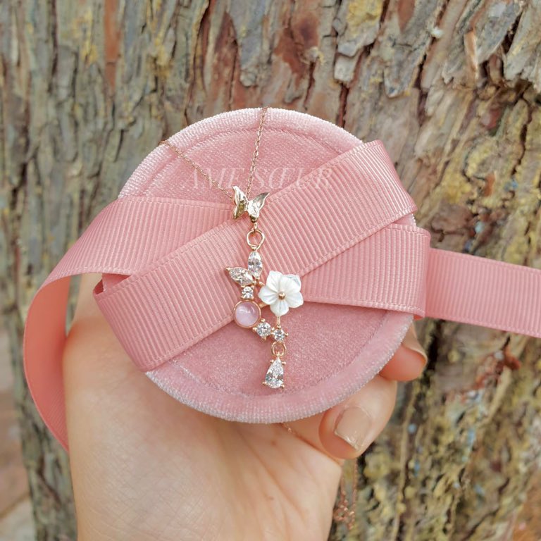 amesoeurjewelry's tweet photo. Kelebek Bahçesi Kolye ❣️❣️ https://t.co/qnQwUslC0R
