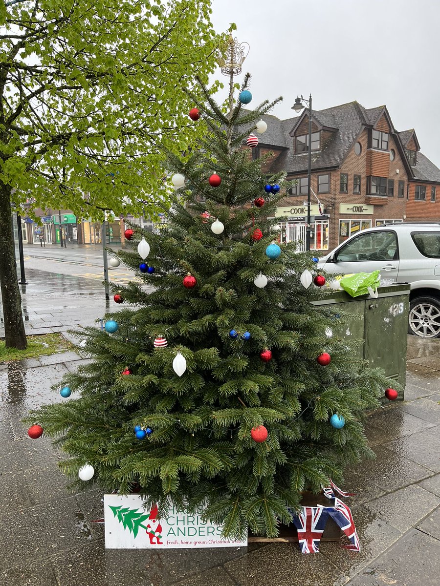 HansChristmas's tweet photo. Red, White and Blue 🇬🇧
The Hans Coronation Tree looks splendid in the centre of #Cranleigh Village for the celebrations. Please visit, admire, add a decoration, take a selfie and tag us! 🎄👑🇬🇧 https://t.co/UY1hLZlpvO