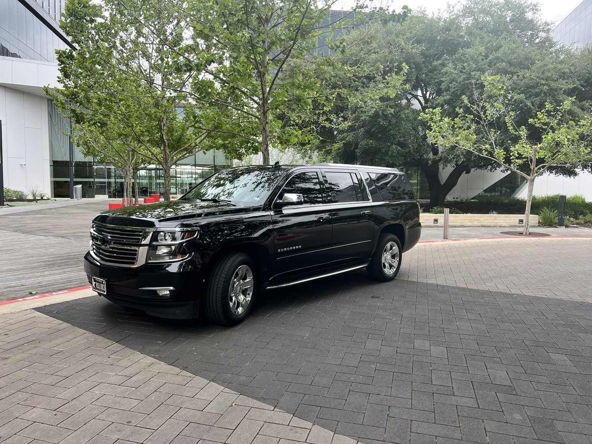 MSLuxuryVIP's tweet image. Our Chauffeurs are out working hard this morning transferring a large Corporate group. 

Great team work = Happy clients😊

#msluxuryvip #mslux #austin #sprintervan #limousineservice #ChauffeuredService #atxlife #ATX  #sprinter