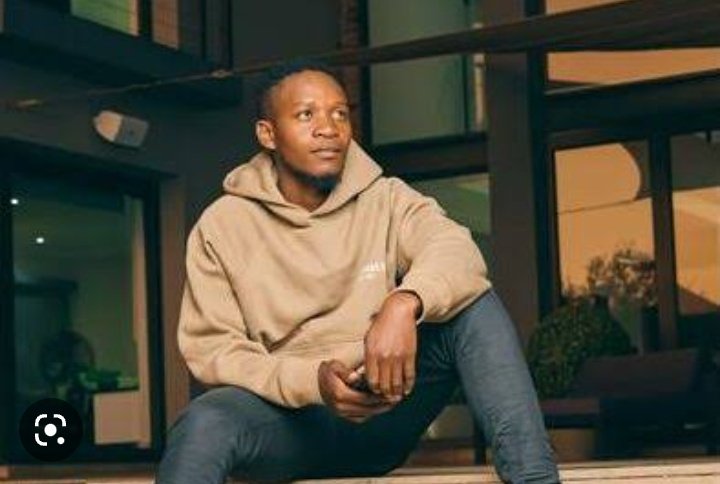 Badkhombo's tweet photo. #DeepLondon my brother please be adviced don use English in that state cz mmmmmmmmm that was rubish you embarased your self am glade you used your mother language after receiving the second award of #BestViralVideo 

#MetroFmAwards https://t.co/dV4TpPaPNz