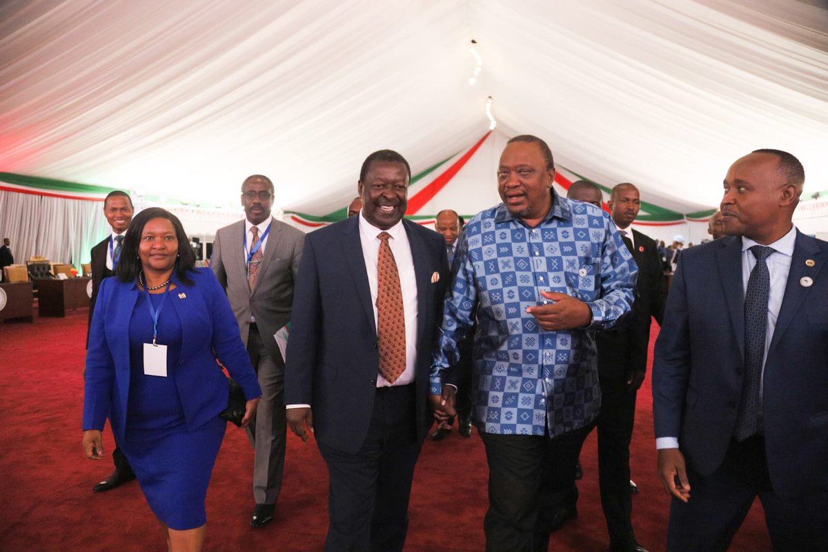 OfficePCS_KE's tweet photo. Retired President H.E Uhuru Kenyatta who is currently the facilitator for the DRC peace talks,  briefed Prime Cabinet Secretary H.E @MusaliaMudavadi on progress made in the DRC peace initiative. https://t.co/ruoWdqeNSP