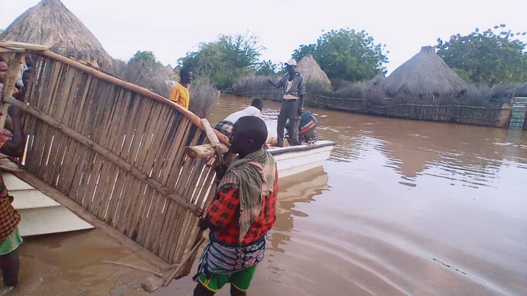 AhmedOnlf's tweet photo. Rescue efforts are still on to move the affected people to safe areas as the Shabelle River floods the adjacent villages. Today, the government emergency team evacuated the last of the Mirdis village residents from Mustahil District. #DRMB #Somali_Region https://t.co/fP1eP2Nr5j