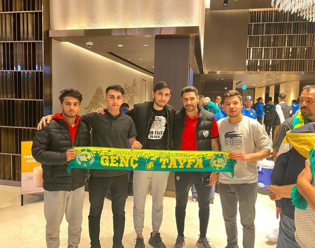 Pazar Günü Oynanacak Olan Şanlıurfaspor Karşılaşması İçin Şehrimize Gelen Bursaspor Kafilesini Kalacağı Otelde Karşıladık Dostluk Çerçevesinde Centilmence Bir Mücadele Olacak Hoşgeldiniz Başarılar!

<a href="/Sanliurfaspor/">Kızılkaya Tarım Şanlıurfaspor</a> <a href="/BursasporSk/">Bursaspor</a> 
<a href="/teksasorg/">TEKSAS</a>