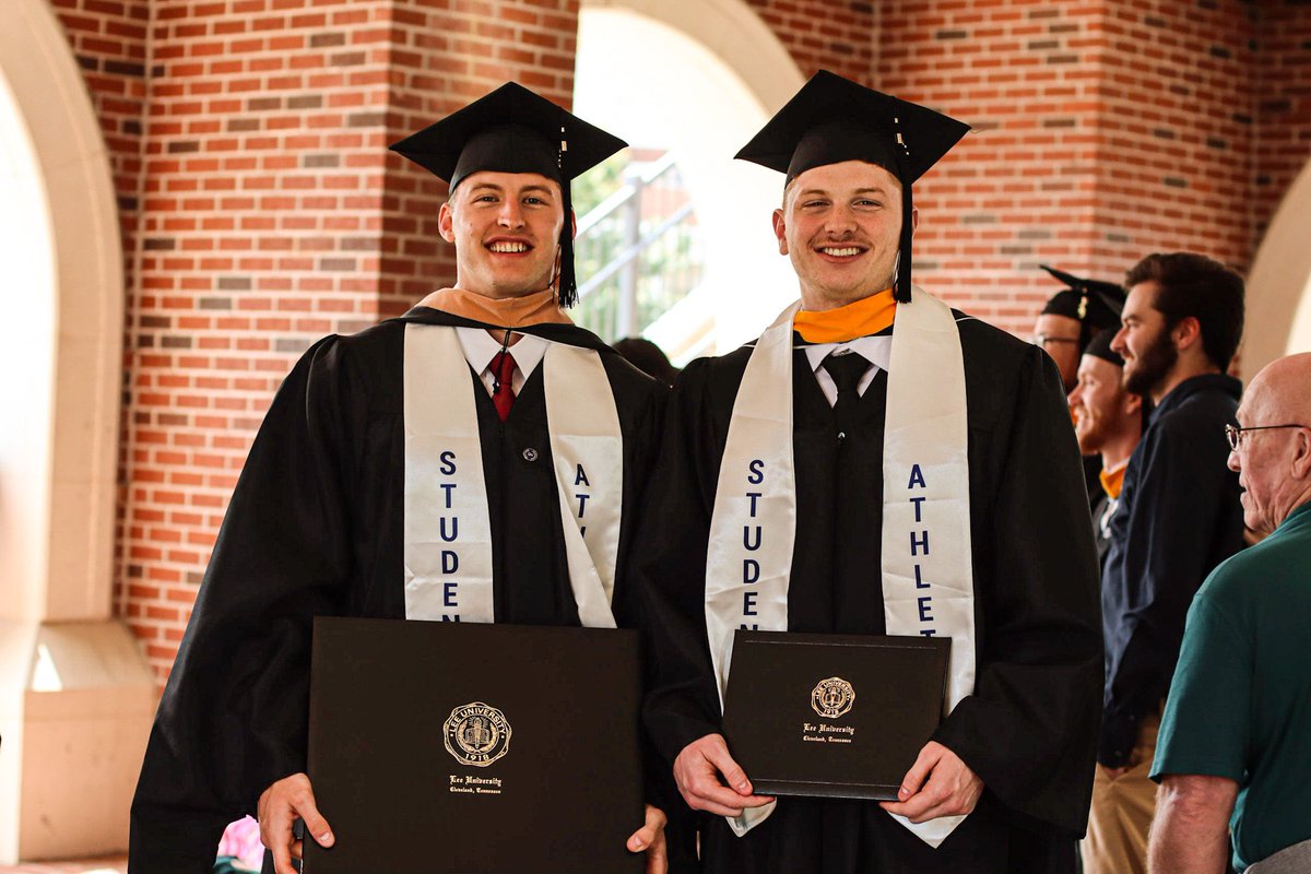 LeeUMBB's tweet photo. Congratulations to our guys @MichaelMcguirk6 and @willinghamJ34 on graduating today!

These dudes built an incredible foundation and left an impactful legacy on our program. 

Forever a part of the Lee Basketball Brotherhood!

#FiredUp🔥 https://t.co/IIM52N0eSP