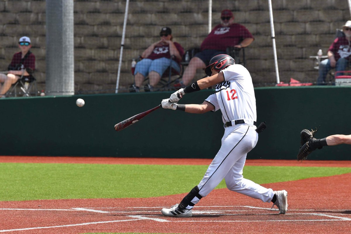 RISDAthletics's tweet photo. HAVE A MOMENT @liles_collin 
HAWKS WALK IT OFF 🦅 
#WTD | @HeathHawksBB https://t.co/arb9N7lWjK