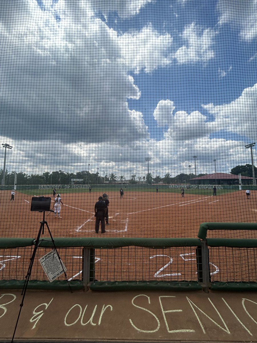ahernandez2024's tweet photo. Congrats to St. Leo on their 2 wins of the day and Congrats to their seniors!!! Feels great to be back! Go Lions baby! #SLUSB @SaintLeoSB @WildfirePaulson https://t.co/TkYSAy2Q8w