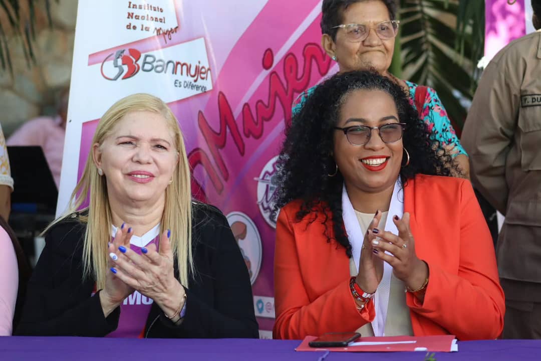 d_guzmanl's tweet photo. Reivindicamos el papel de Petronila Mata como heroína de nuestra patria y le rendimos honores en su tierra, develando un busto para recordarla como una de las mujeres protagonistas en la gesta independentista bolivariana🇻🇪 https://t.co/mw15akRt2Y