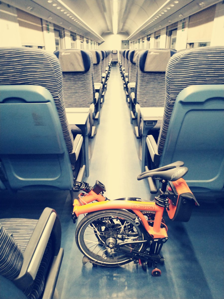 manumas78's tweet photo. Una carrozza solo per noi, rientrando da #MobilitARS 🚲❤️🌈 https://t.co/E3KuIsJlXG