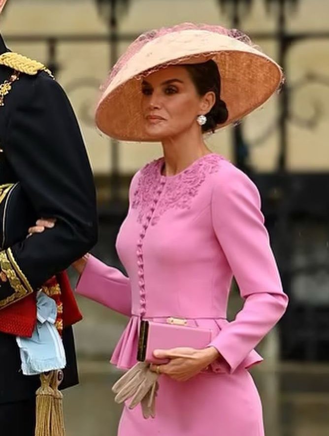 CraftRitalia's tweet photo. Some beautiful headpieces at  king Charles coronation
#SuellaBraverman
#QueenRaniaofjordan 
#akshatamurty 
#LadyLouise
#QueenCharlotte 
#fascinator
#KingCharles https://t.co/GVNeZBxBH5