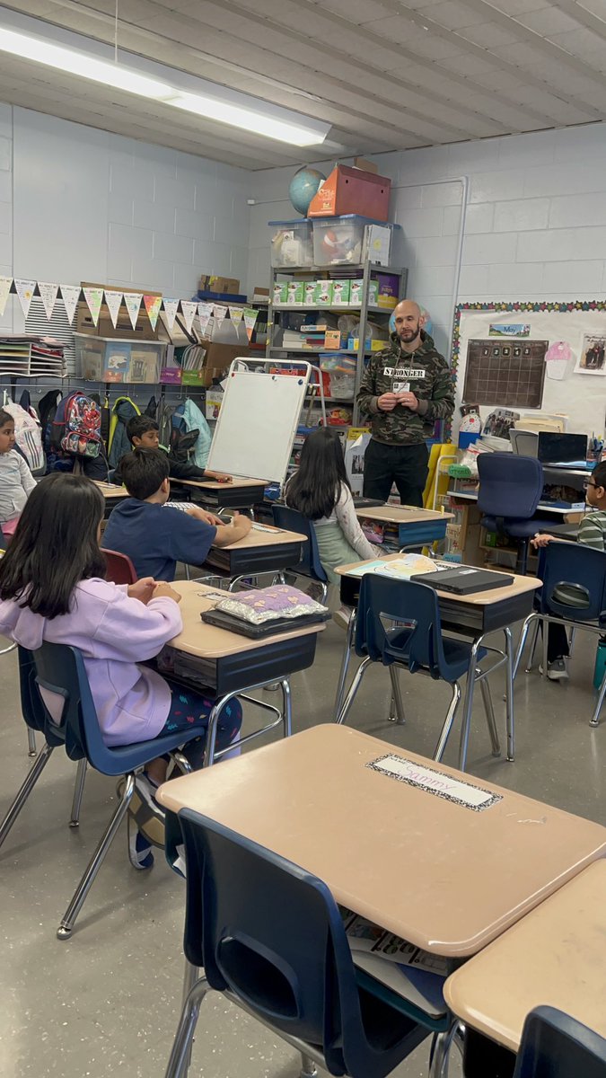 motivationlu's tweet photo. I had the privilege of speaking to some amazing students at Menlo Park Elementary School. I had them start off with some push-ups, fast feet and squats. We then spoke about goal-setting, having a positive mindset,and self-confidence.  I’m looking forward to coming back next year! https://t.co/MOroKUXTMq