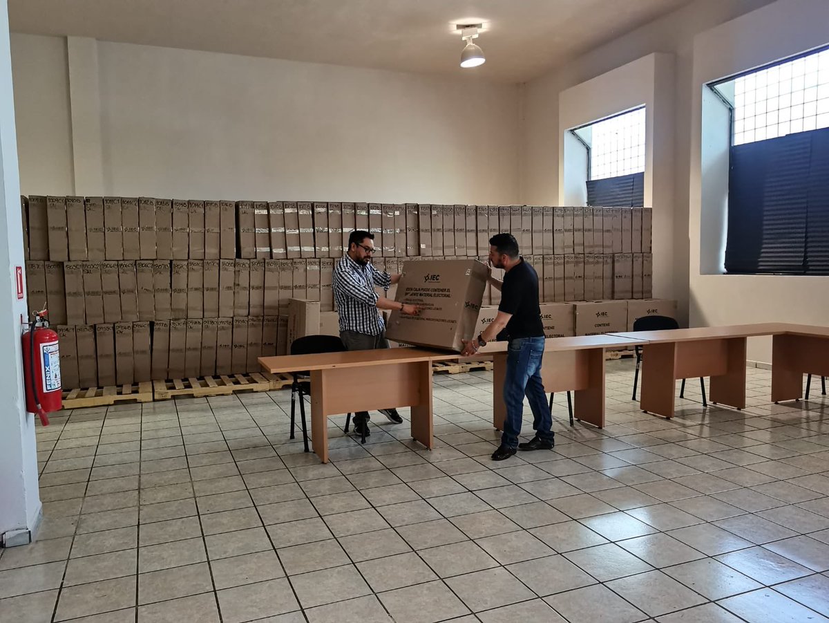CM_Saltillo's tweet photo. Reacomodo de Material Electoral https://t.co/sy9d1GIEoC