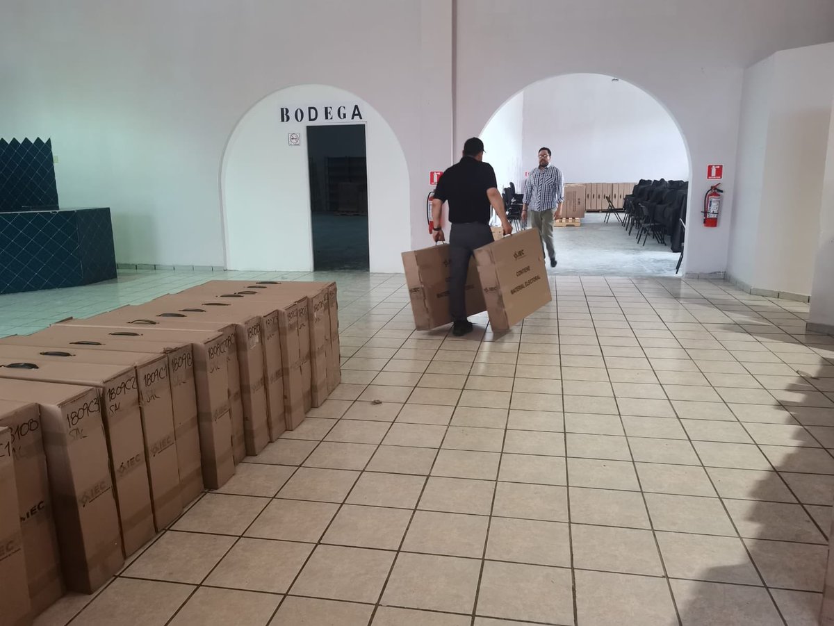 CM_Saltillo's tweet photo. Reacomodo de Material Electoral https://t.co/sy9d1GIEoC