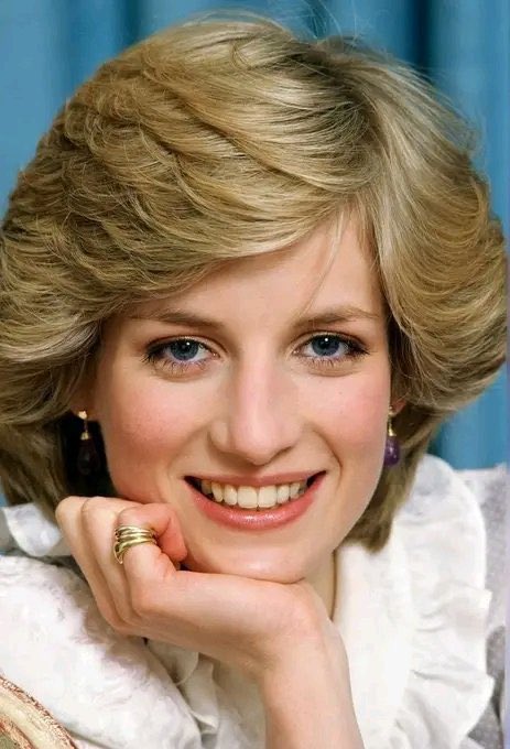 Miralba's tweet photo. Única e insustituible. 

Su humanidad y sensibilidad la convirtieron en la reina de corazones, para siempre. https://t.co/v67MC3Nkl7