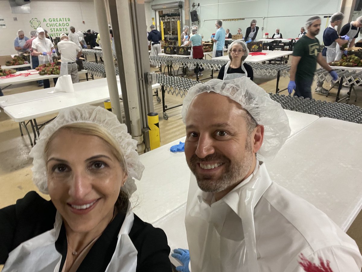 In Chicago at Foodbank - #SSAT2023
@hinmd, ⁦@KevinElHayekMD⁩,giving back… it was fun and felt good!