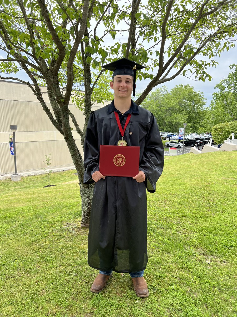 MPetey's tweet photo. Another beautiful day &amp; another graduation 
When you name your baby you love to say &amp; see their name but there’s nothing like hearing that baby’s name called out for college graduation.  Today was GB’s day.  I’m above &amp; beyond proud of him. Congrats to my other student-athlete! https://t.co/Sa9lXohtjI