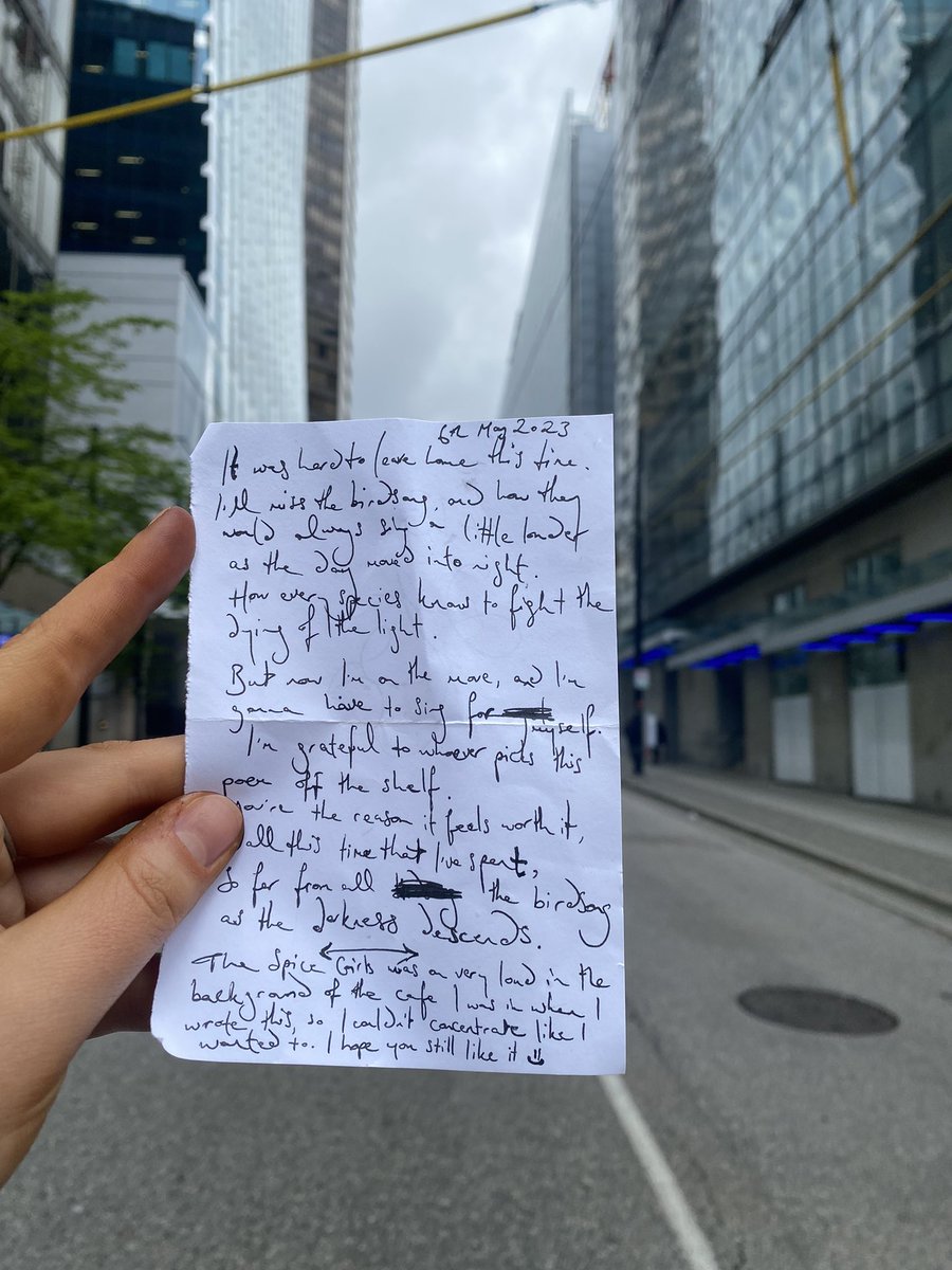 popcornnn_97's tweet photo. @DermotKennedy having me run a marathon all over Vancouver to find his notes have paid off ahhh #dermotkennedy #Vancouver https://t.co/YcEjSdWerx