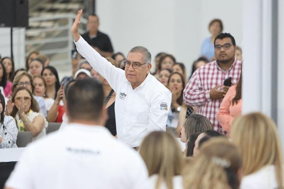 RONOFRE58's tweet photo. 🔵🔴🟡 Esta mañana asistí al foro Pa’Delante Coahuila con las Mujeres 👱🏻‍♀️👩🏻‍🦱👩🏻‍🦰 en la región laguna, junto con mi amigo Manolo Jiménez Salinas candidato a gobernador 😀 trabajaremos para garantizar sus derechos y seguir fortaleciendo su empoderamiento. https://t.co/i0CunXi76k