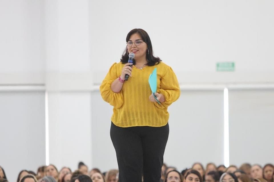 RONOFRE58's tweet photo. 🔵🔴🟡 Esta mañana asistí al foro Pa’Delante Coahuila con las Mujeres 👱🏻‍♀️👩🏻‍🦱👩🏻‍🦰 en la región laguna, junto con mi amigo Manolo Jiménez Salinas candidato a gobernador 😀 trabajaremos para garantizar sus derechos y seguir fortaleciendo su empoderamiento. https://t.co/i0CunXi76k