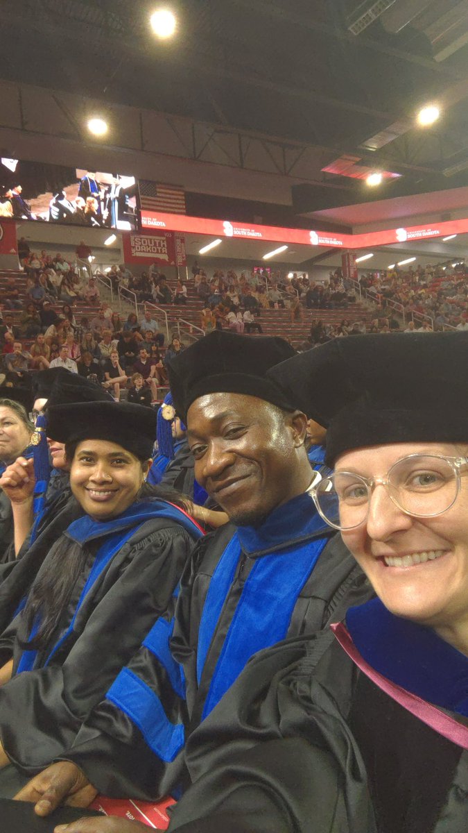 bessvlai's tweet photo. They did it! So proud of @SamiFosu and Rina! @USDChemistry @usd https://t.co/WVyldOUFTv