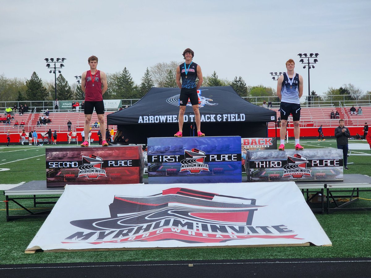 CoachClark1793's tweet photo. Logan Hicks with a blistering 14.56 to win the 110s @CoachHerriot https://t.co/wrwOaEnZib