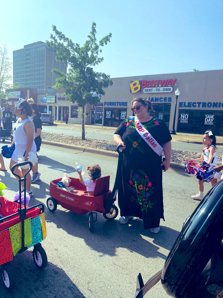 zsolistx's tweet photo. Our WONDERFUL @AARPTX Dallas Team participated at the #CincoDeMayoParade! We had Srta. and Sr. AARP Dallas 👸🤴, our beautiful #AARPDallasBaby 👶, #AARPFurryPets 🐶, and overall, the support from our entire #AARPFamily, including @SAlisarodriguez from #SanAntonio! #AARPEmployee https://t.co/gL1wLhG9LF