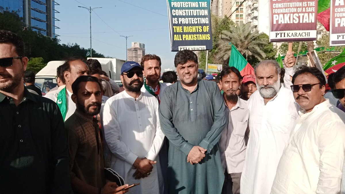 PS103PTI's tweet photo. ‍ چیف جسٹس آف پاکستان اور پاکستان کی عدلیہ سے اظہارِ یکجہتی کے لئے  6 مئی کو  ریلی کا انعقاد کیا گیا، 
پاکستان تحریک انصاف پاکستان کے مرکزی نائب صدر بلال احمد غفار کی ریلی میں شرکت، 

#آئین_بچاؤ_ملک_بچاؤ
#NationStandswithCJP

https://t.co/dm05FMaxCJ https://t.co/SWeqT0sLZU