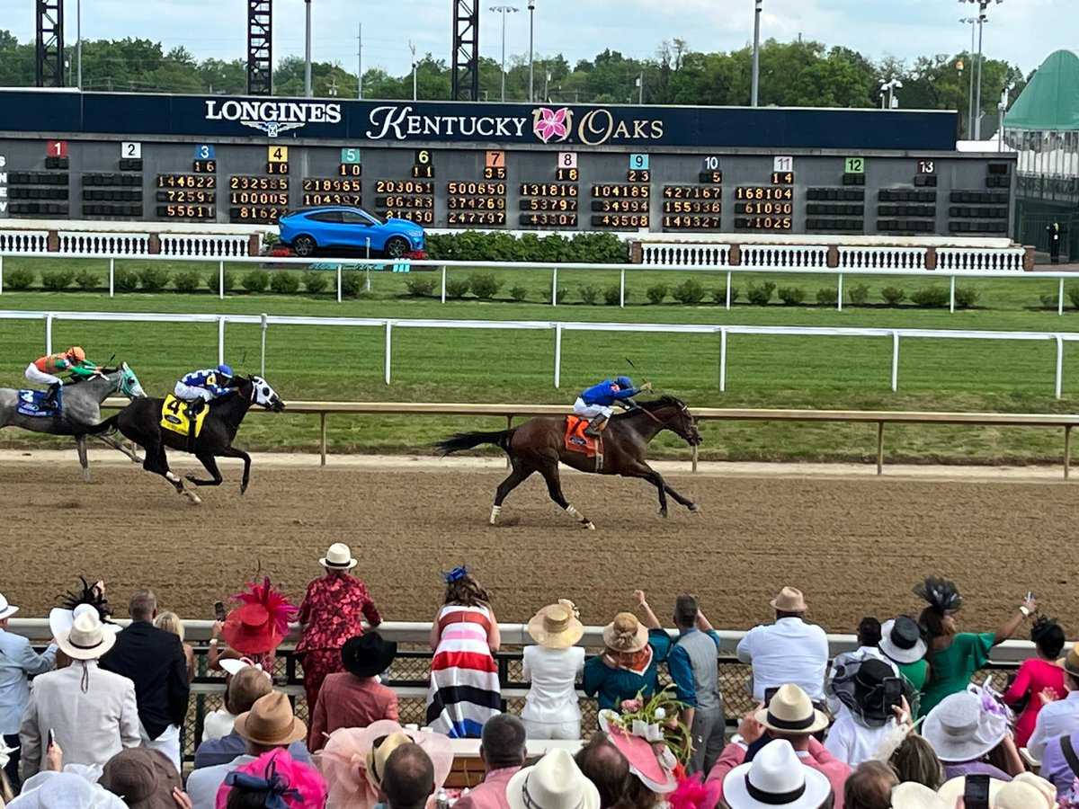 racing_dudes's tweet photo. Cody’s wish romps the field in the 10th. https://t.co/J6AL8LsDzF