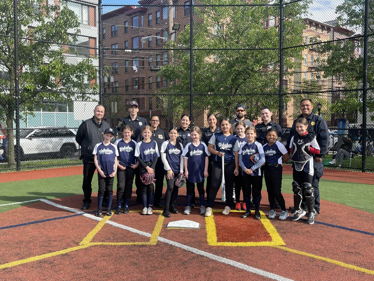 olivera_david's tweet photo. Yesterday we had the honor of spending some quality time with several members of the Hoboken Police Softball Team. While doing so, we presented the girls with a brand new team bat. Thank you to the @HobokenPBA2  and @HobokenPSOA2 for the donation. Lets go @HobokenPD softball! https://t.co/ysGv6uXkZ6