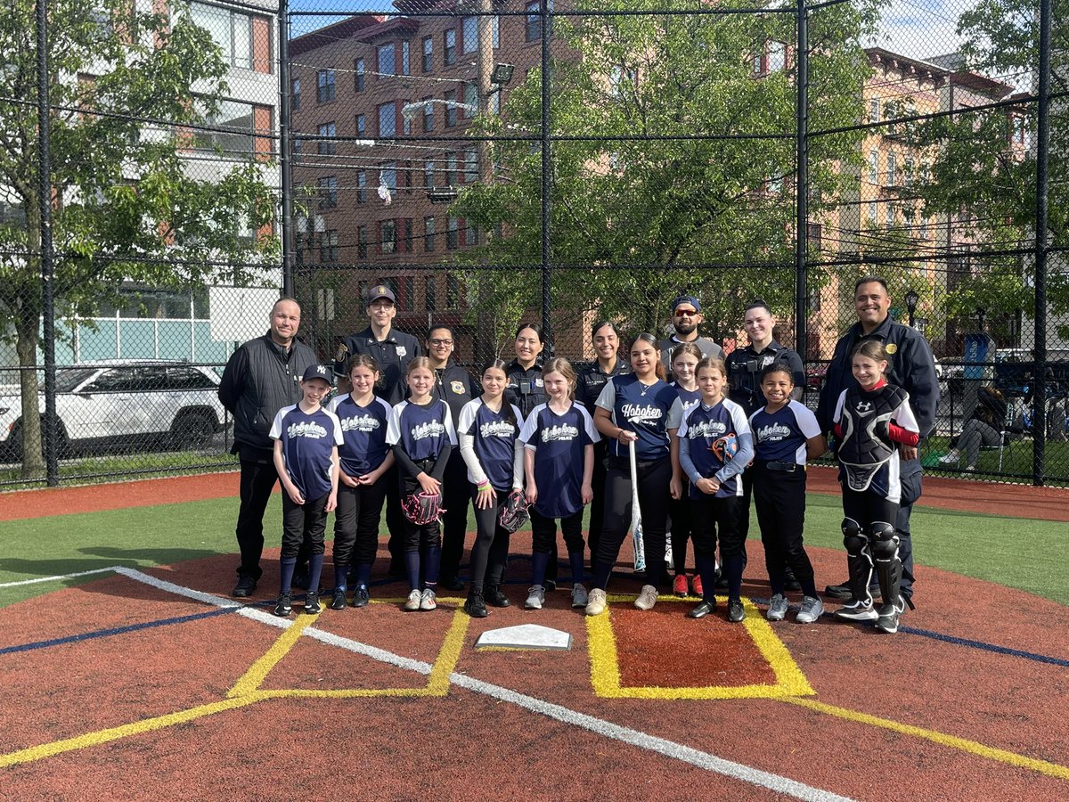 olivera_david's tweet photo. Yesterday we had the honor of spending some quality time with several members of the Hoboken Police Softball Team. While doing so, we presented the girls with a brand new team bat. Thank you to the @HobokenPBA2  and @HobokenPSOA2 for the donation. Lets go @HobokenPD softball! https://t.co/ysGv6uXkZ6