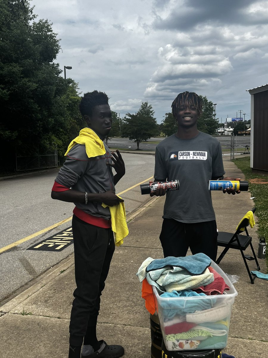 tf_irmo's tweet photo. Fundraising and having fun for our track team @fearthestingihs @IrmoYJClub https://t.co/YoEg41klqE